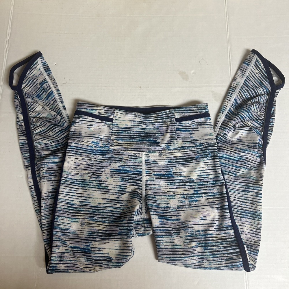 Lululemon‎ Running pants capris Women's Size 2 M blue Black zip pocket graffiti